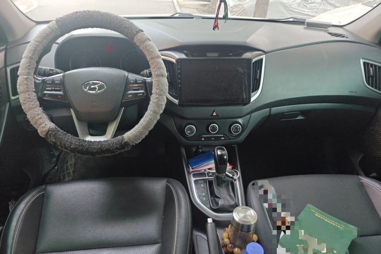 Used Hyundai ix25 2015 1.6L Automatic Two-Wheel Drive Smart GLS Trim Center Console