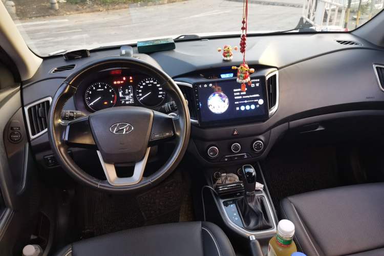Used Hyundai ix25 2015 1.6L Automatic Two-Wheel Drive Smart GLS Trim Center Console