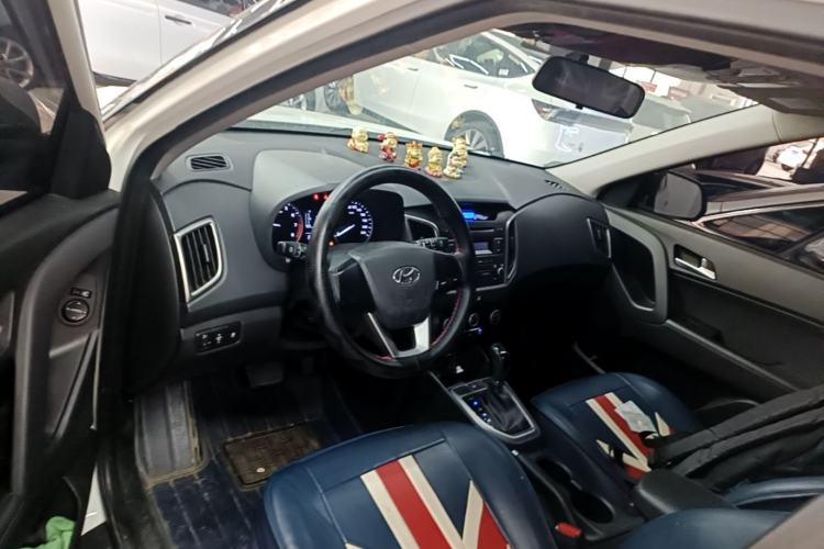 Used Hyundai ix25 2015 1.6L Automatic Two-Wheel Drive Smart GLS Trim Center Console