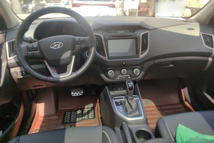 Used Hyundai ix25 2015 1.6L Automatic Two-Wheel Drive Smart GLS Trim Center Console