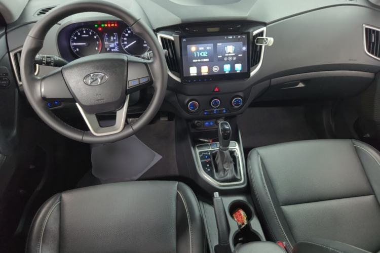Used Hyundai ix25 2015 1.6L Automatic Two-Wheel Drive Smart GLS Trim Center Console