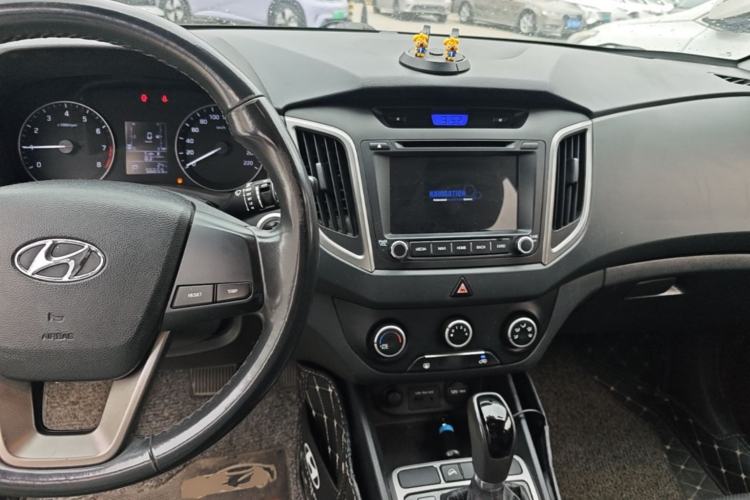 Used Hyundai ix25 2015 1.6L Automatic Two-Wheel Drive Smart GLS Trim Center Console