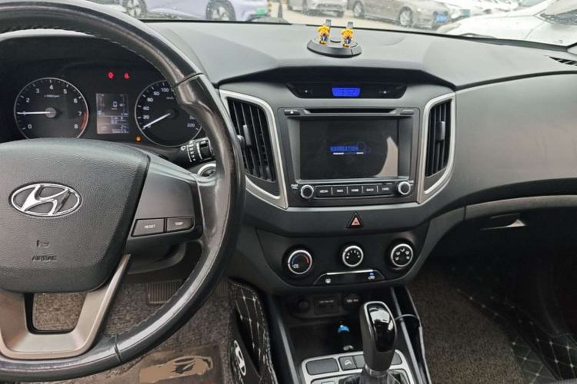 Used Hyundai ix25 2015 1.6L Automatic Two-Wheel Drive Smart GLS Trim Center Console