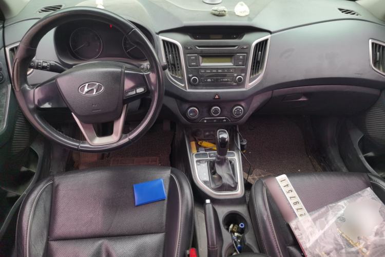 Used Hyundai ix25 2015 1.6L Automatic Two-Wheel Drive Smart GLS Trim Center Console
