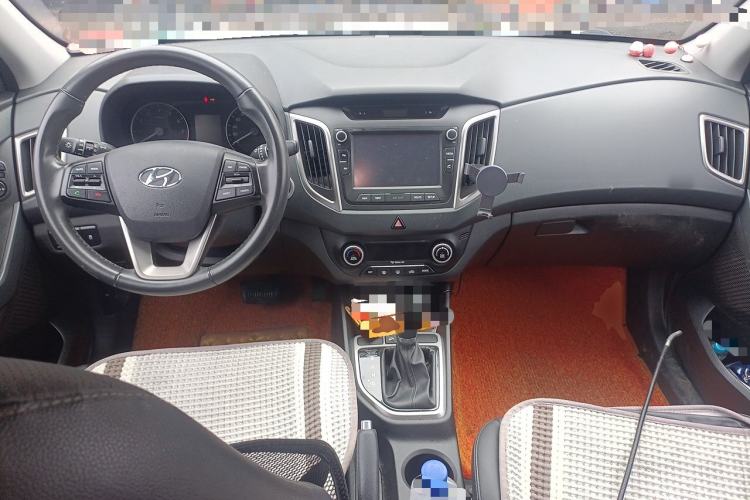 Used Hyundai ix25 2015 1.6L Automatic Two-Wheel-Drive Deluxe DLX Model Center Console
