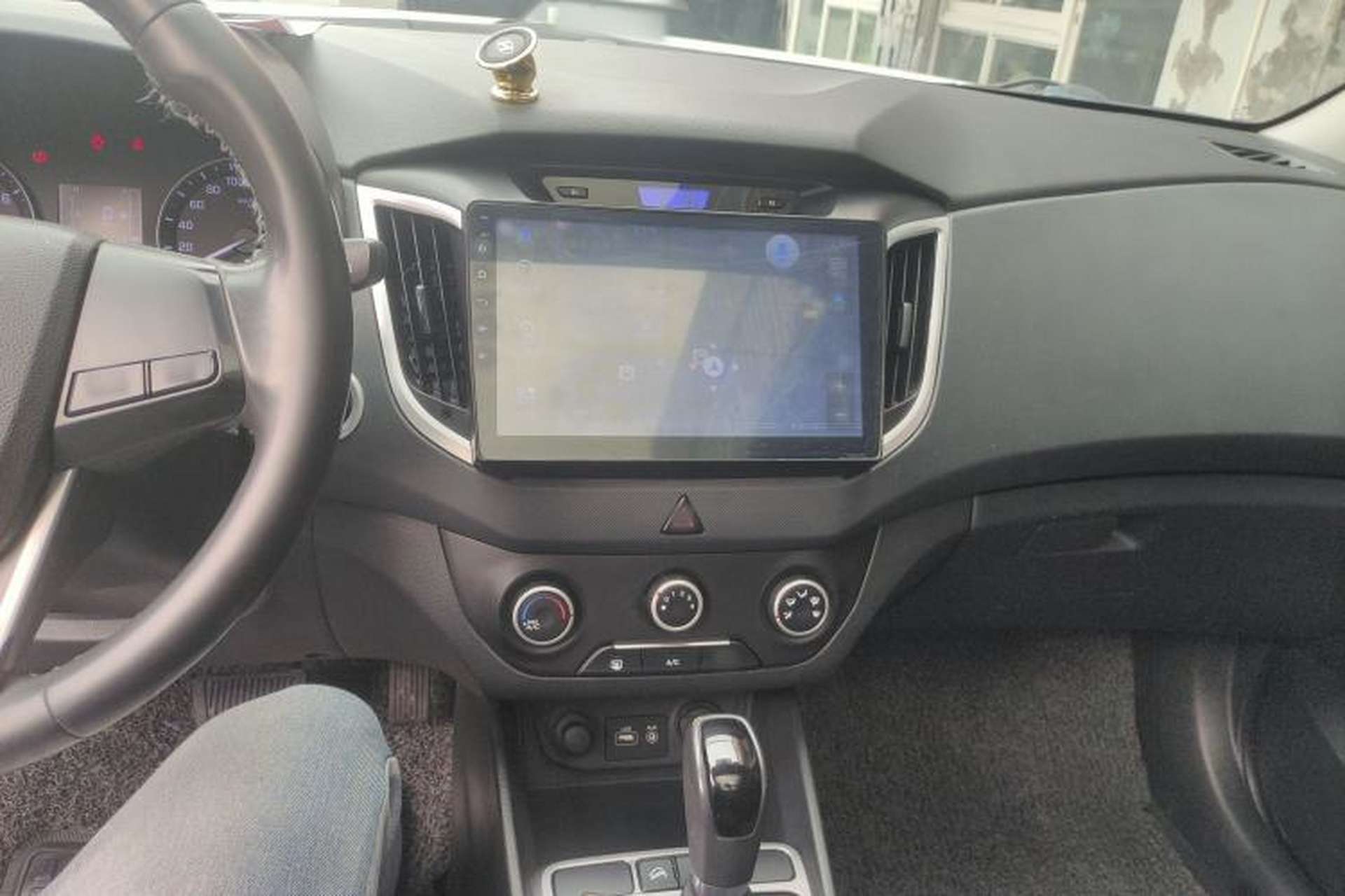 Used Hyundai ix25 2015 1.6L Automatic Two-Wheel Drive Smart GLS Trim Center Console