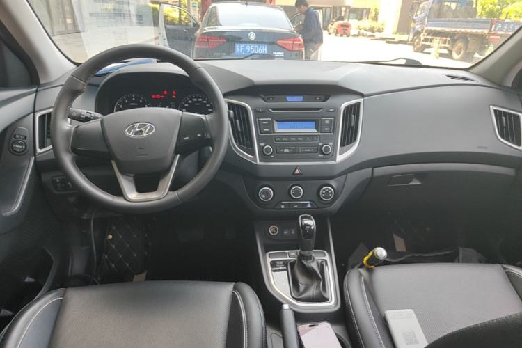 Used Hyundai ix25 2015 1.6L Automatic Two-Wheel Drive Smart GLS Trim Center Console