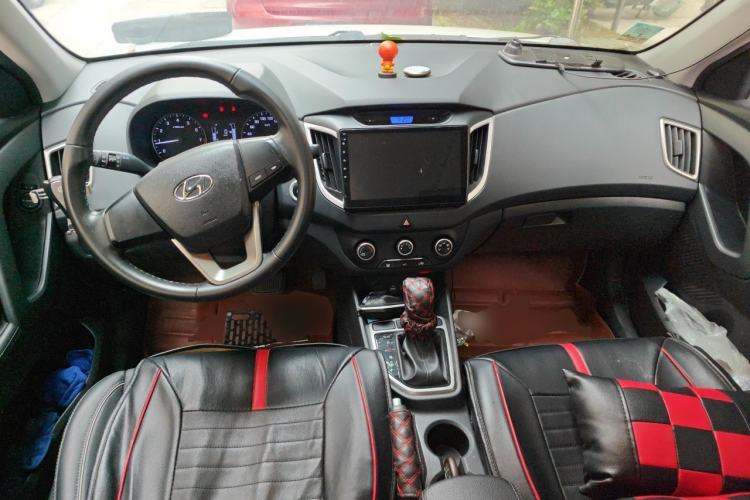 Used Hyundai ix25 2015 1.6L Automatic Two-Wheel Drive Smart GLS Trim Center Console