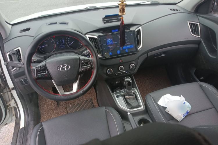 Used Hyundai ix25 2015 1.6L Automatic Two-Wheel Drive Smart GLS Trim Center Console