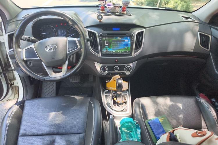 Used Hyundai ix25 2015 1.6L Automatic Two-Wheel Drive Smart GLS Trim Center Console