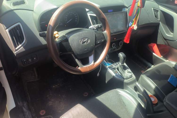Used Hyundai ix25 2015 1.6L Automatic Two-Wheel Drive Smart GLS Trim Center Console