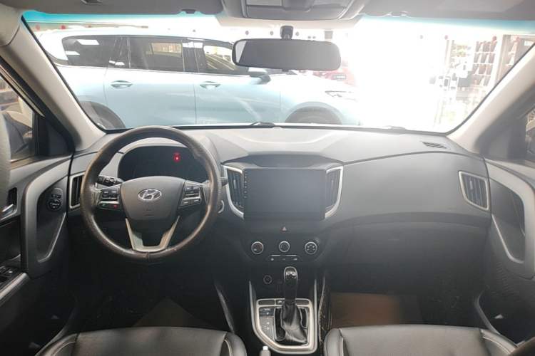 Used Hyundai ix25 2015 1.6L Automatic Two-Wheel Drive Smart GLS Trim Center Console