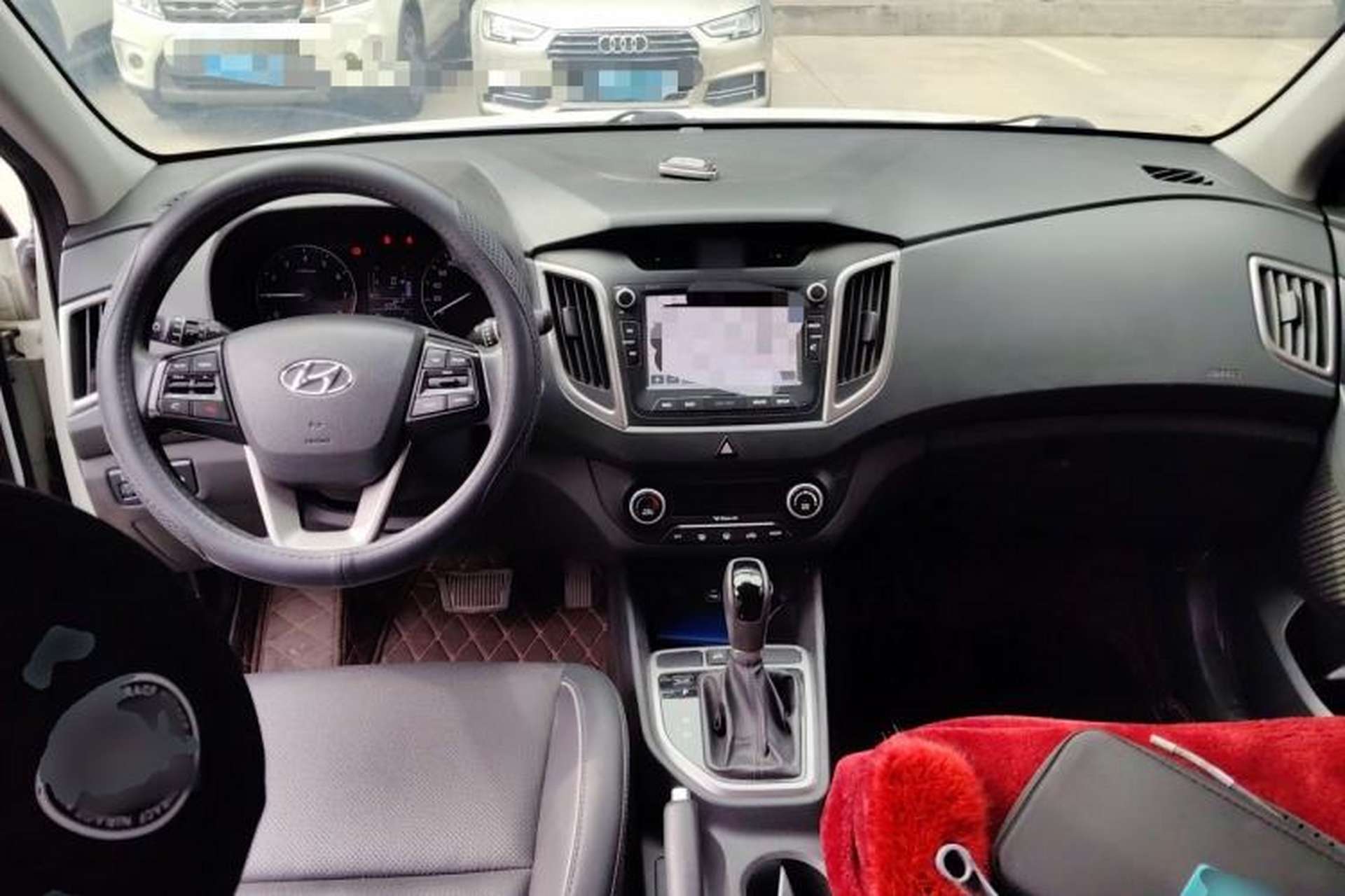 Used Hyundai ix25 2015 1.6L Automatic Two-Wheel-Drive Deluxe DLX Model Center Console