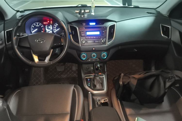 Used Hyundai ix25 2015 1.6L Automatic Two-Wheel Drive Smart GLS Trim Center Console