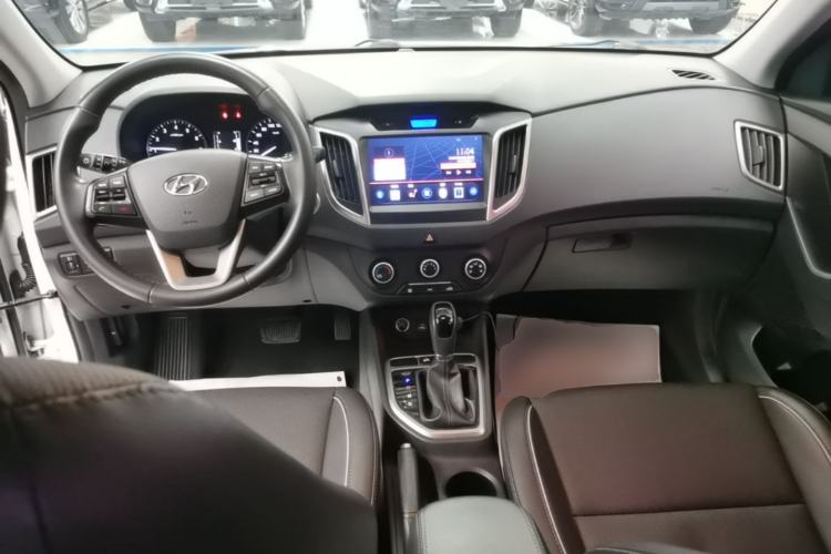 Used Hyundai ix25 2015 1.6L Automatic Two-Wheel Drive Smart GLS Trim Center Console