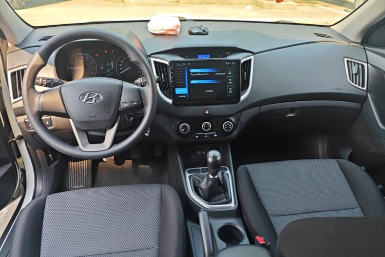 Used Hyundai ix25 2015 1.6L Manual Two-Wheel Drive Fashionable GS Model Center Console