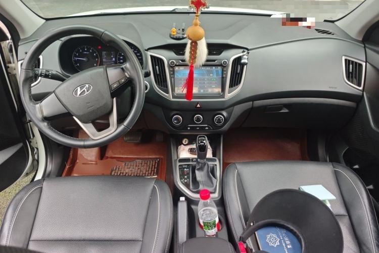 Used Hyundai ix25 2015 1.6L Automatic Two-Wheel Drive Smart GLS Trim Center Console