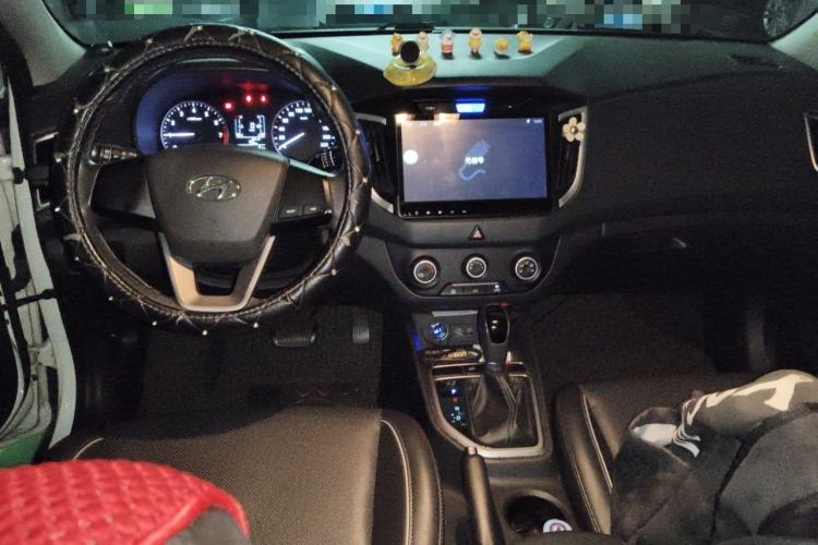 Used Hyundai ix25 2015 1.6L Automatic Two-Wheel Drive Smart GLS Trim Center Console