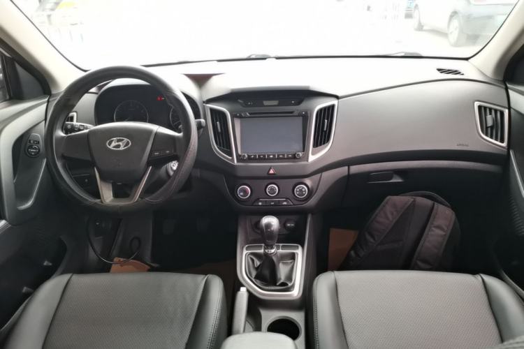 Used Hyundai ix25 2015 1.6L Manual Two-Wheel Drive Fashionable GS Model Center Console