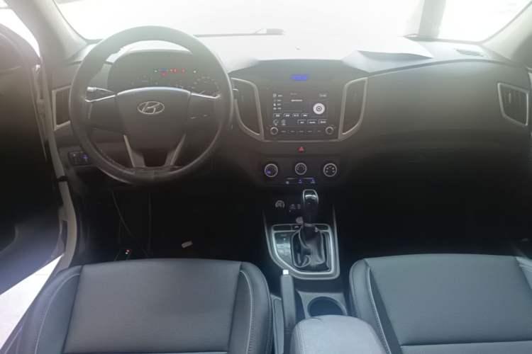 Used Hyundai ix25 2015 1.6L Automatic Two-Wheel Drive Smart GLS Trim Center Console