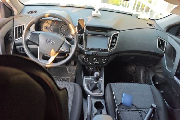 Used Hyundai ix25 2015 1.6L Manual Two-Wheel Drive Fashionable GS Model Center Console