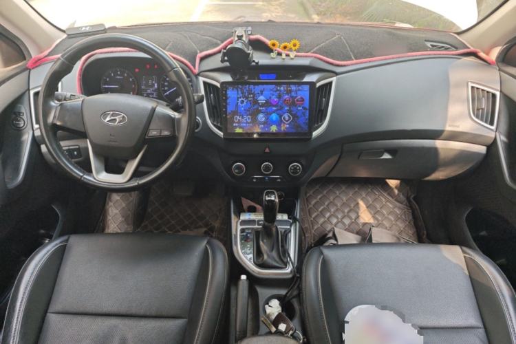 Used Hyundai ix25 2015 1.6L Automatic Two-Wheel Drive Smart GLS Trim Center Console