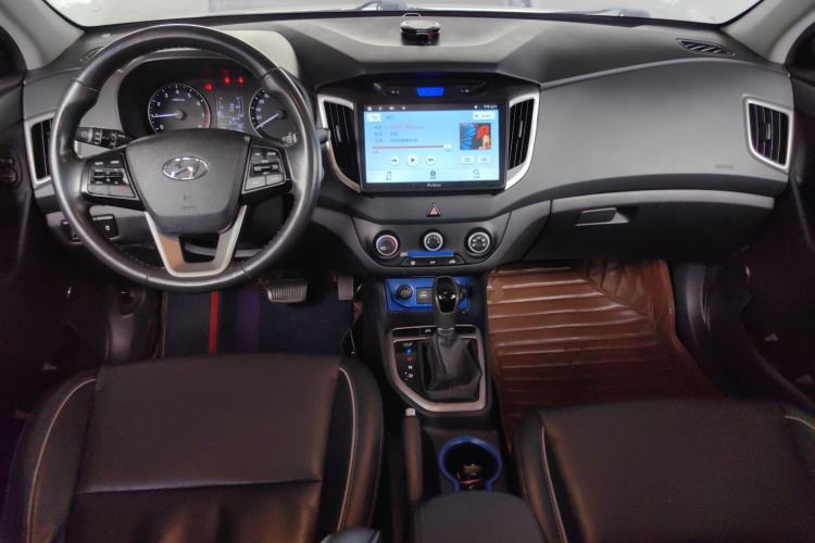 Used Hyundai ix25 2015 1.6L Automatic Two-Wheel Drive Smart GLS Trim Center Console