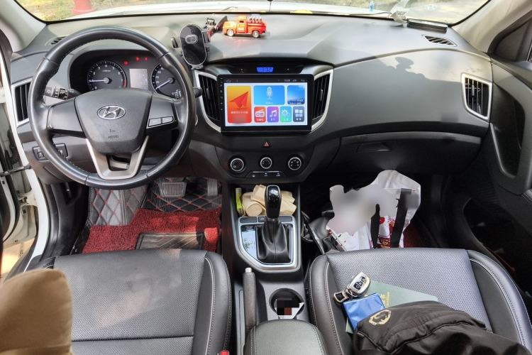 Used Hyundai ix25 2015 1.6L Automatic Two-Wheel Drive Smart GLS Trim Center Console