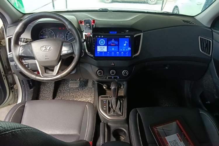Used Hyundai ix25 2015 1.6L Automatic Two-Wheel Drive Smart GLS Trim Center Console