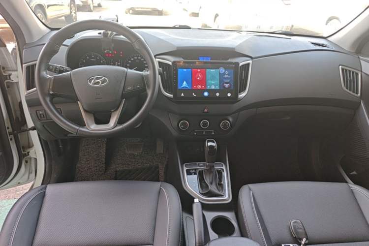 Used Hyundai ix25 2015 1.6L Automatic Two-Wheel Drive Smart GLS Trim Center Console