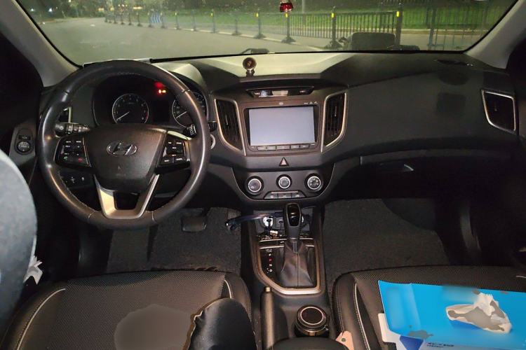 Used Hyundai ix25 2015 1.6L Automatic Two-Wheel Drive Smart GLS Trim Center Console
