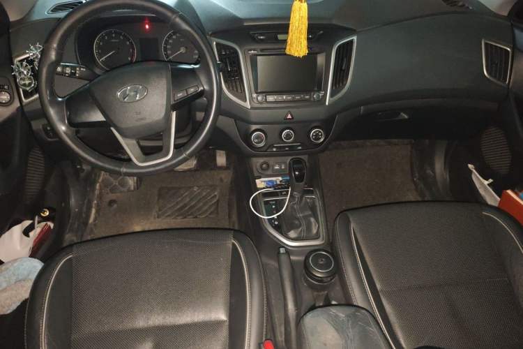 Used Hyundai ix25 2015 1.6L Automatic Two-Wheel Drive Smart GLS Trim Center Console