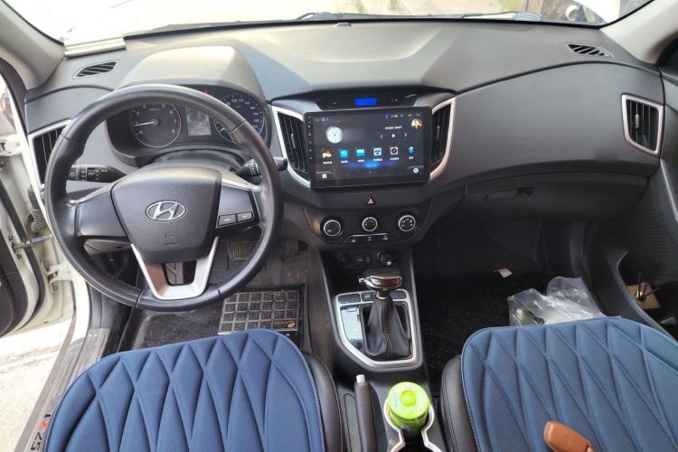 Used Hyundai ix25 2015 1.6L Automatic Two-Wheel Drive Smart GLS Trim Center Console