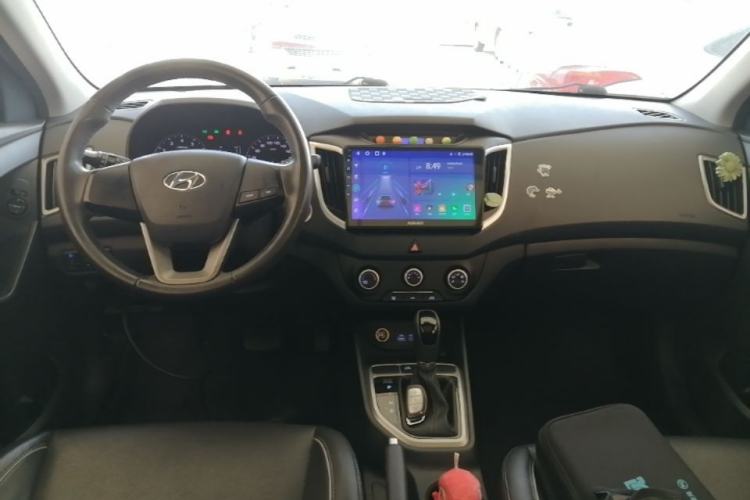 Used Hyundai ix25 2015 1.6L Automatic Two-Wheel Drive Smart GLS Trim Center Console