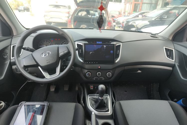 Used Hyundai ix25 2015 1.6L Manual Two-Wheel Drive Fashionable GS Model Center Console