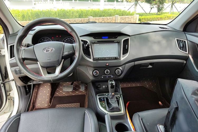 Used Hyundai ix25 2015 1.6L Automatic Two-Wheel Drive Smart GLS Trim Center Console