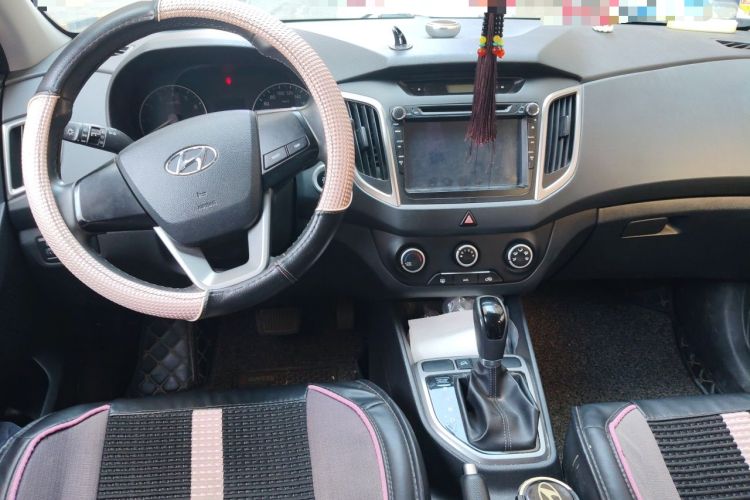 Used Hyundai ix25 2015 1.6L Automatic Two-Wheel Drive Smart GLS Trim Center Console