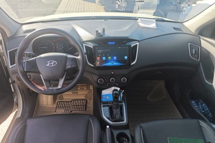 Used Hyundai ix25 2015 1.6L Automatic Two-Wheel Drive Smart GLS Trim Center Console