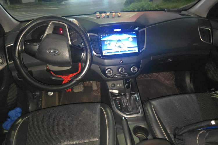 Used Hyundai ix25 2015 1.6L Automatic Two-Wheel Drive Smart GLS Trim Center Console