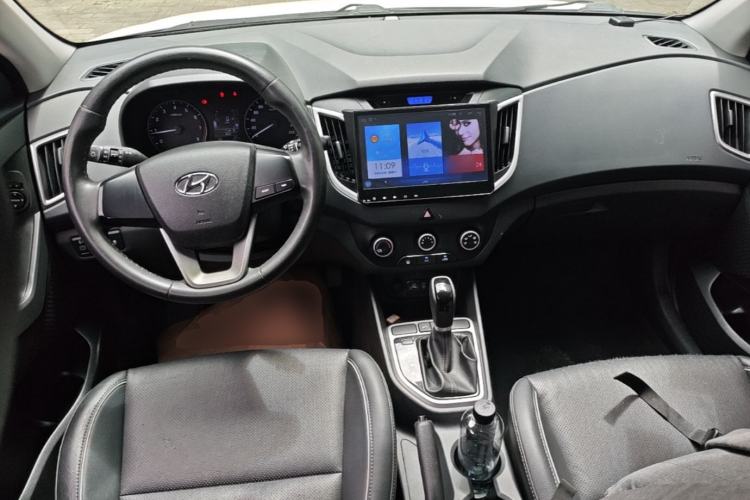Used Hyundai ix25 2015 1.6L Automatic Two-Wheel Drive Smart GLS Trim Center Console