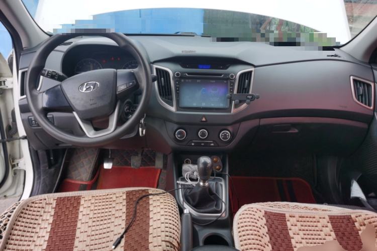 Used Hyundai ix25 2015 1.6L Manual Two-Wheel Drive Fashionable GS Model Center Console