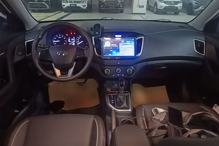 Used Hyundai ix25 2015 1.6L Automatic Two-Wheel Drive Smart GLS Trim Center Console