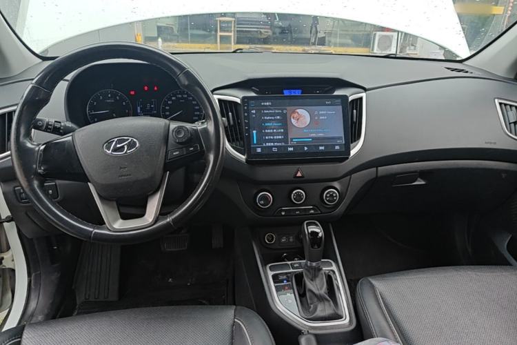 Used Hyundai ix25 2015 1.6L Automatic Two-Wheel Drive Smart GLS Trim Center Console