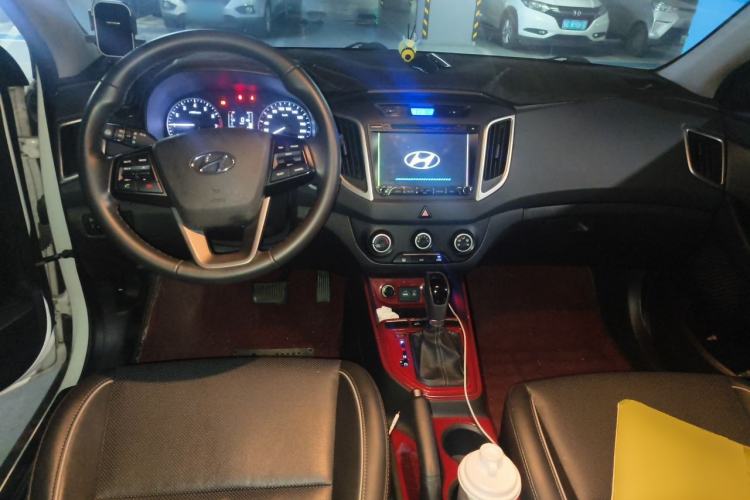 Used Hyundai ix25 2015 1.6L Automatic Two-Wheel Drive Smart GLS Trim Center Console