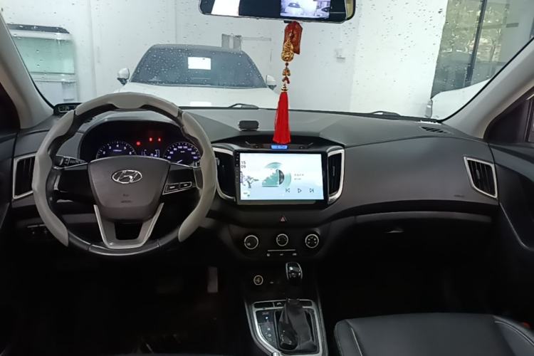 Used Hyundai ix25 2015 1.6L Automatic Two-Wheel Drive Smart GLS Trim Center Console