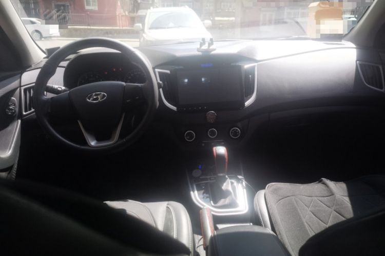 Used Hyundai ix25 2015 1.6L Automatic Two-Wheel Drive Smart GLS Trim Center Console