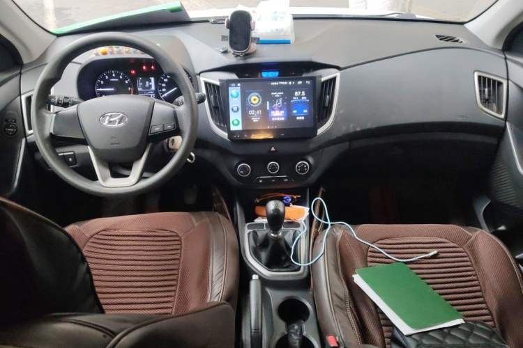 Used Hyundai ix25 2015 1.6L Manual Two-Wheel Drive Fashionable GS Model Center Console