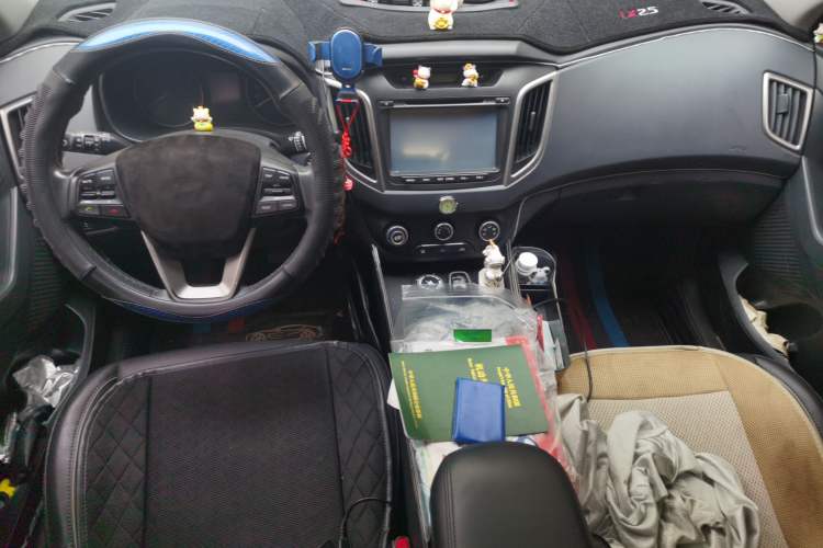 Used Hyundai ix25 2015 1.6L Automatic Two-Wheel-Drive Deluxe DLX Model Center Console