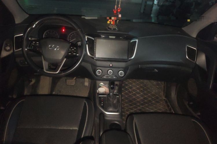 Used Hyundai ix25 2015 1.6L Automatic Two-Wheel Drive Smart GLS Trim Center Console