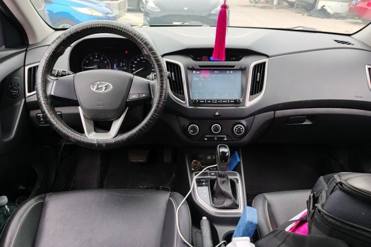 Used Hyundai ix25 2015 1.6L Automatic Two-Wheel Drive Smart GLS Trim Center Console